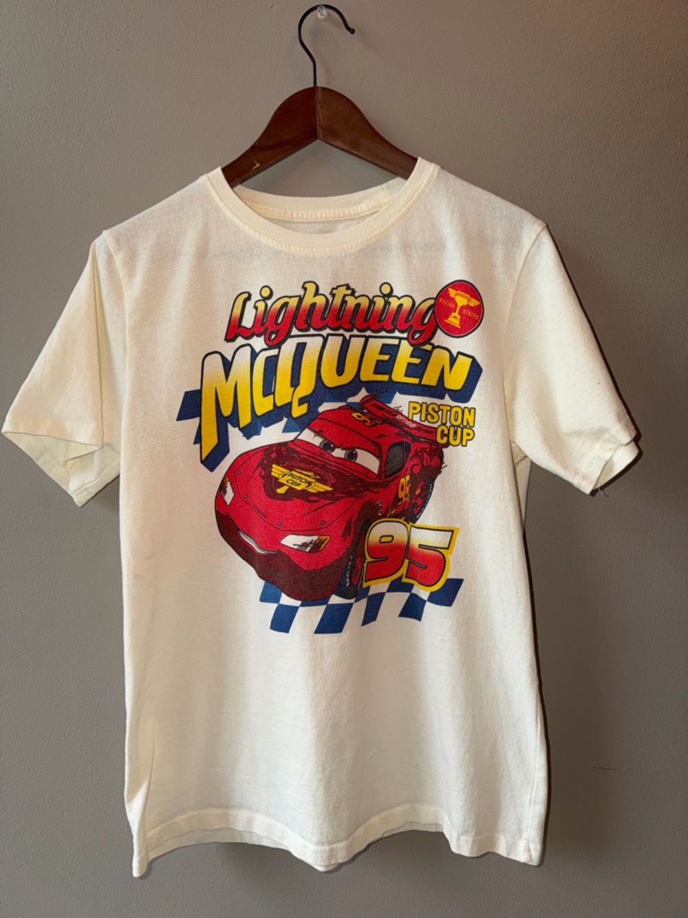 Disney Pixar Cars Lightning McQueen Piston Cup 95 Tee Mens M